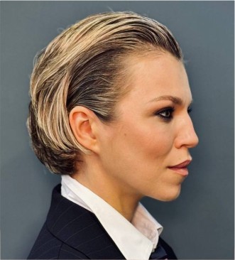 Укладка с мокрым эффектом: от подиума до реальной жизни, как носить и не выглядеть 